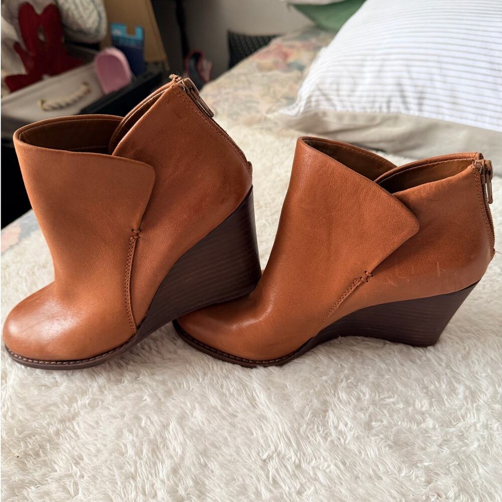 Gianni Bini Done Deal Leather Wedge Booties Womens 6.5 Cognac Brown Back Zip - Picture 3 of 8